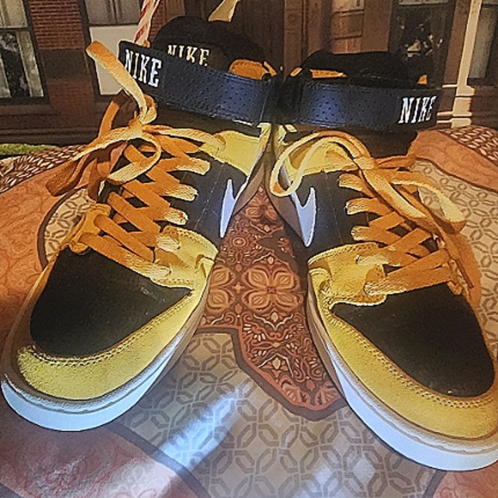 Nike Men's Black and Yellow High-Top Sneakers